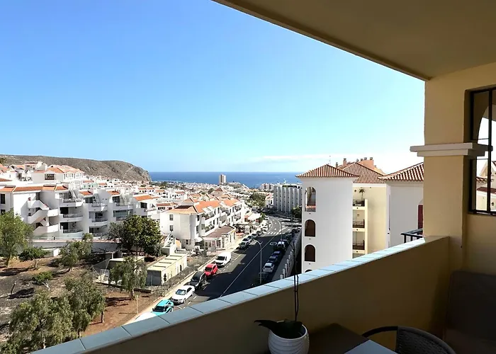 Lana Castle With Sea View 아파트 *