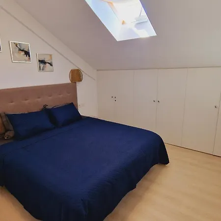 Lana Castle With Sea View Apartment *