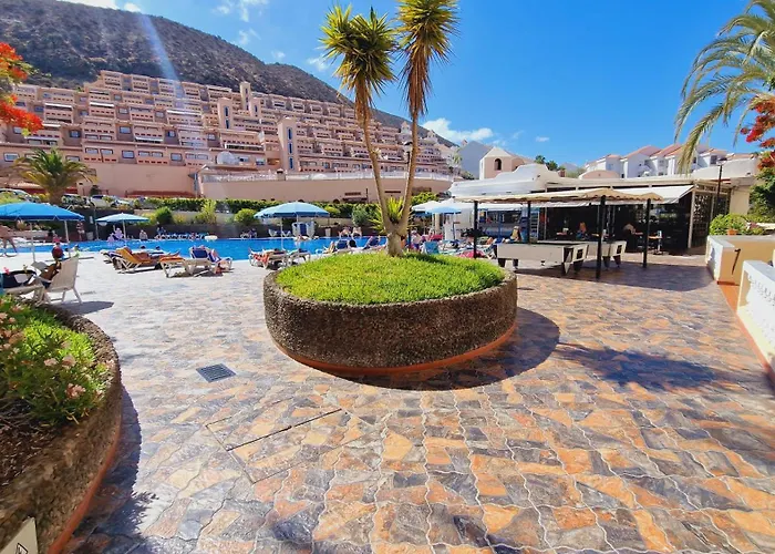 Lana Castle With Sea View Apartment *