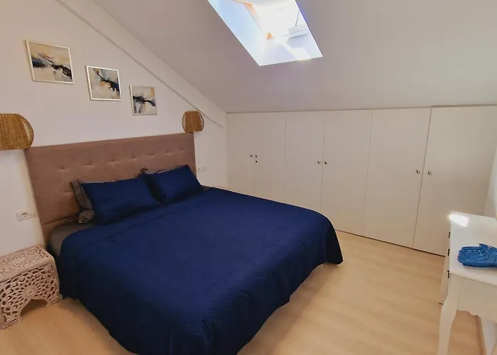 Lana Castle With Sea View Apartment *